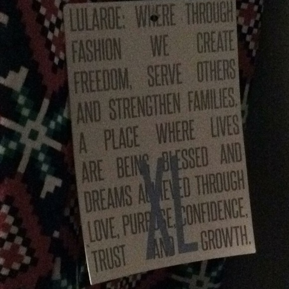 NWT LuLaRoe Classic Tee - Picture 3 of 3